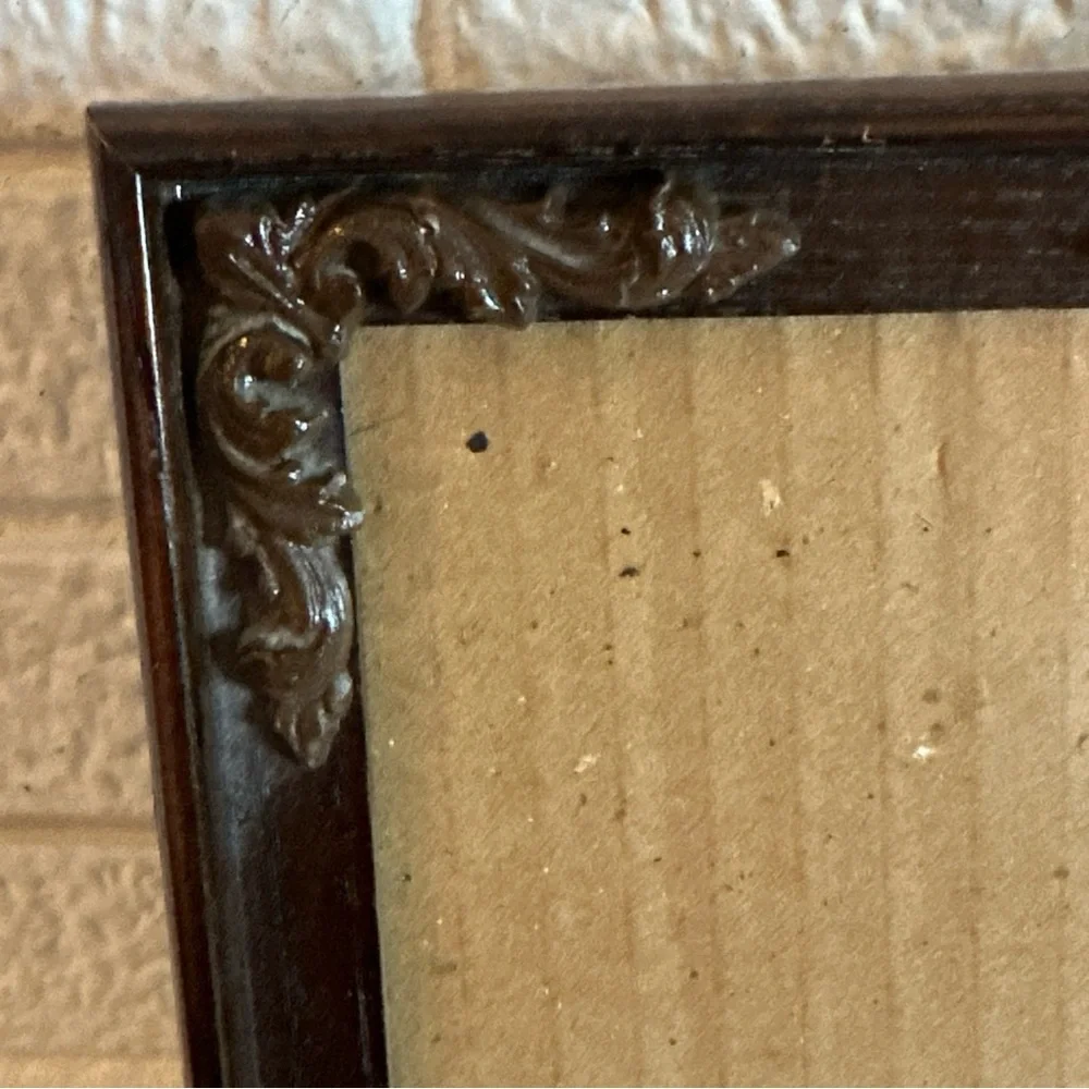 VINTAGE Ornate WOOD Picture Frame BROWN FREE STANDING NON GLARE GLASS 5X7